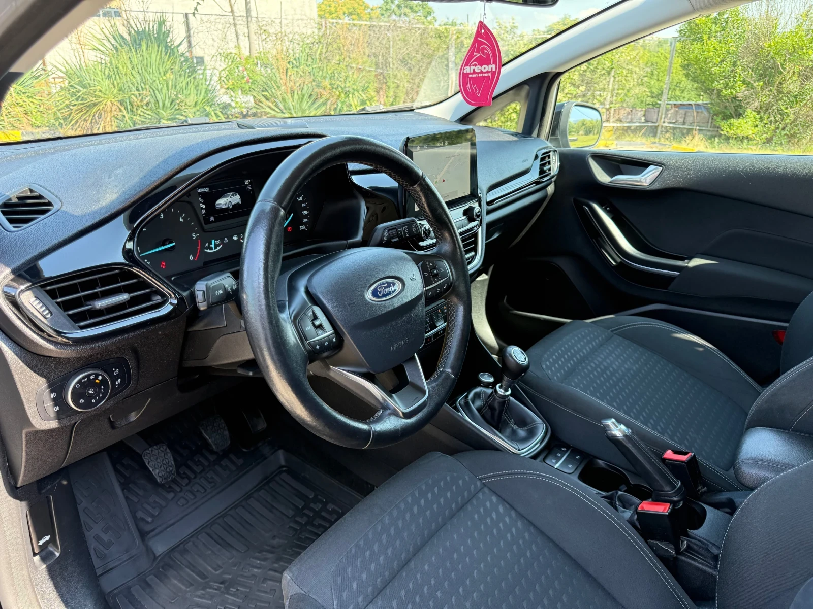 Ford Fiesta 1.5TDCi * TITANIUM * COC * KTEO * SERVICE BOOK, снимка 8 - Автомобили и джипове - 55199405