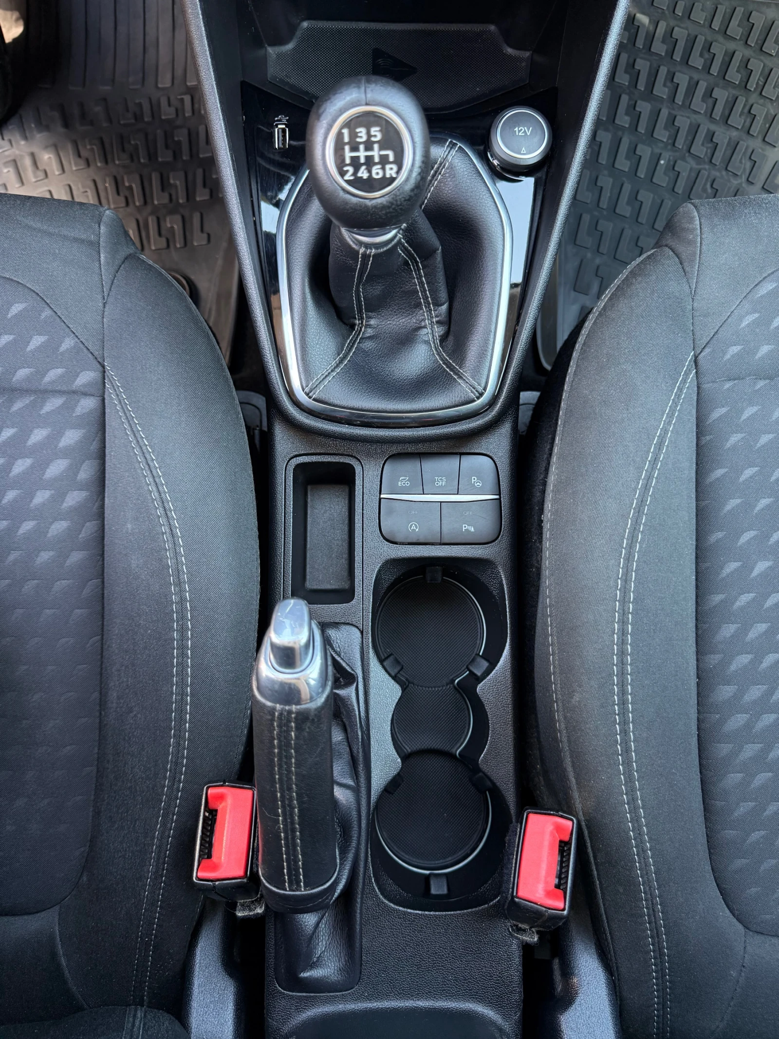 Ford Fiesta 1.5TDCi * TITANIUM * COC * KTEO * SERVICE BOOK, снимка 15 - Автомобили и джипове - 55199405