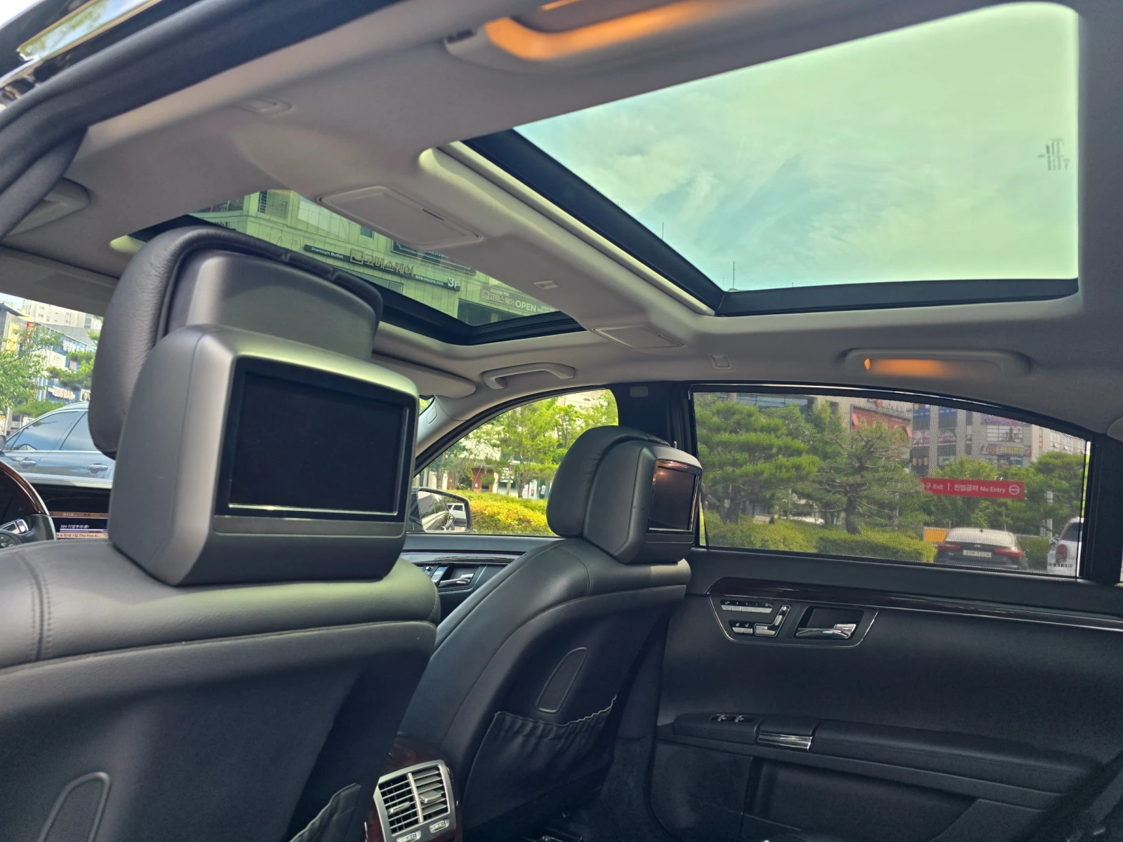 Mercedes-Benz S 500 LONG* AMG PK* NIGHT VIS* МАСАЖ* ОБДУХ* 2xTV* DIS* , снимка 15 - Автомобили и джипове - 55485029