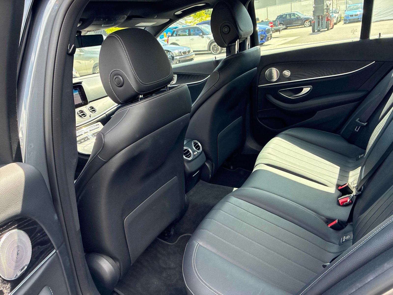 Mercedes-Benz E 300 CARFAX / 360 / DISTRONIC / BURMESTER  | Mobile.bg � ����������� 12