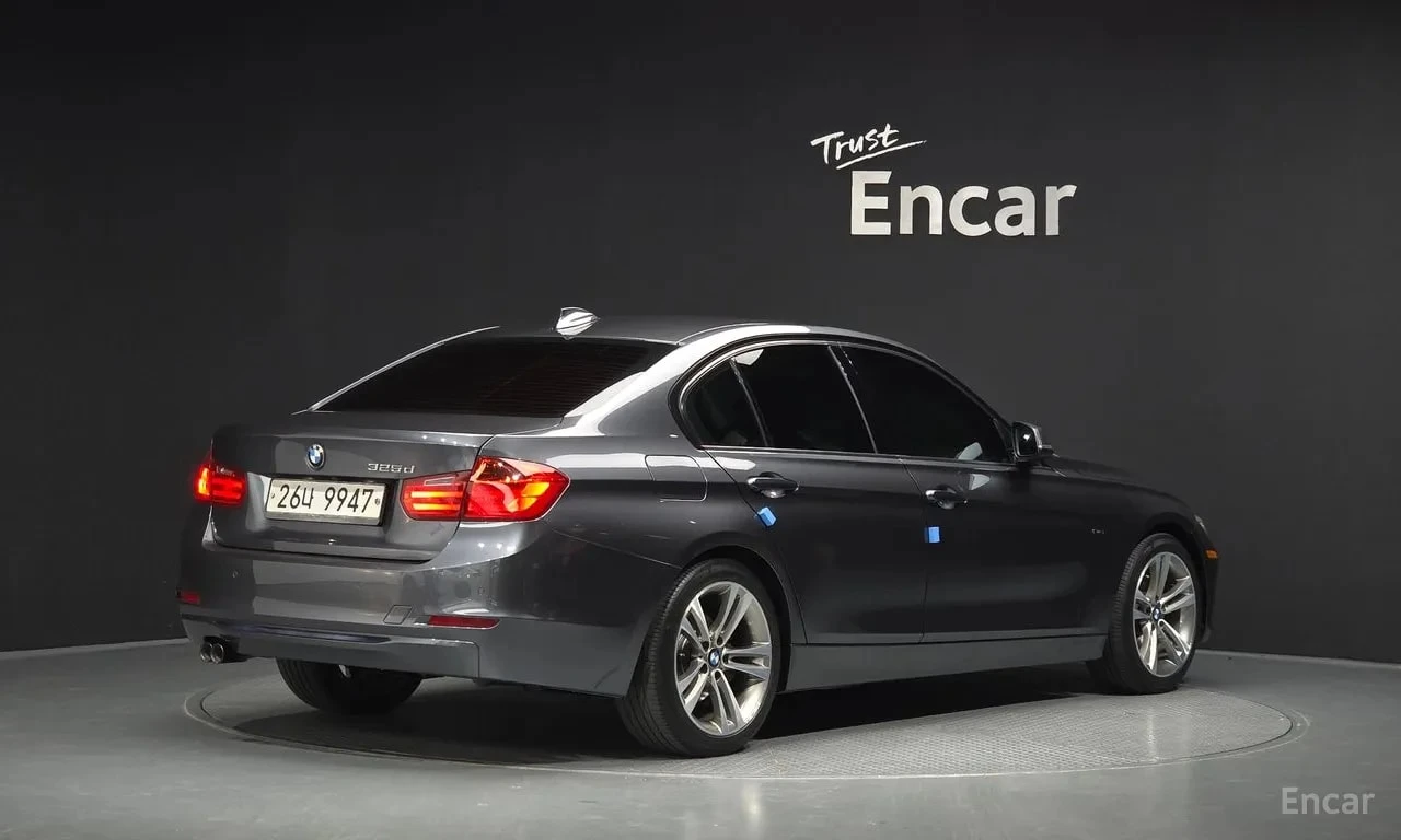 BMW 325 d Sport| HUD| PANO| ПАМЕТ| АМБИЕНТ| 2 КЛЮЧА, снимка 2 - Автомобили и джипове - 56105287