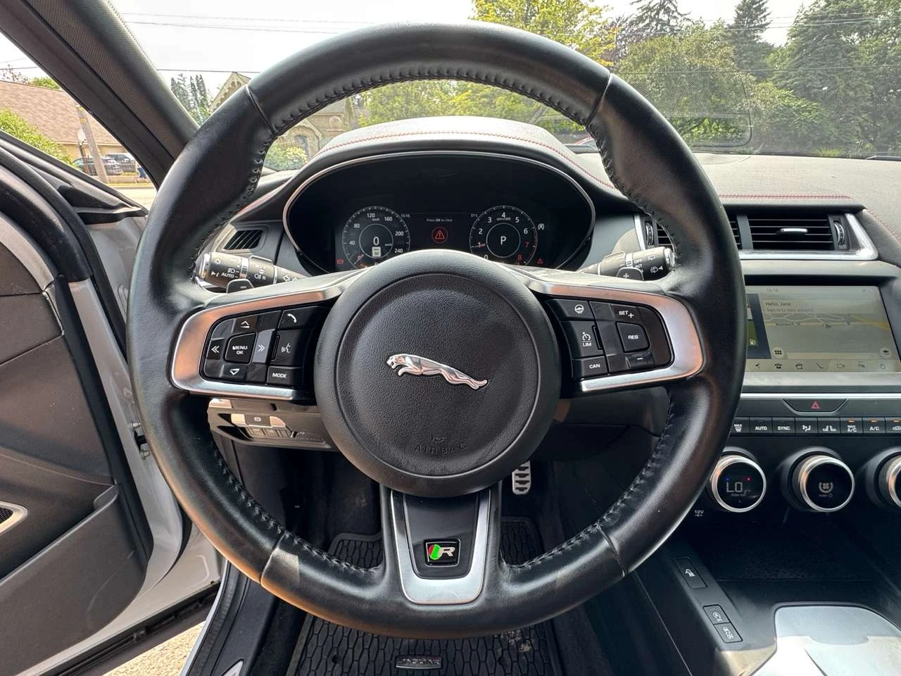 Jaguar E-pace P250 AWD Checkered Flag, снимка 10 - Автомобили и джипове - 56436372