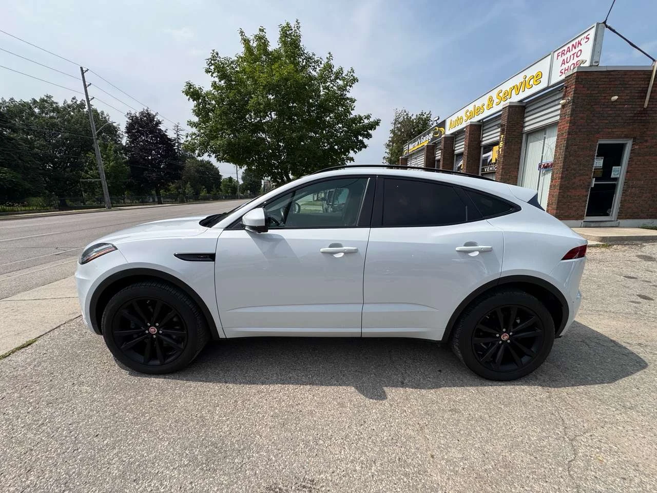 Jaguar E-pace P250 AWD Checkered Flag, снимка 2 - Автомобили и джипове - 56436372