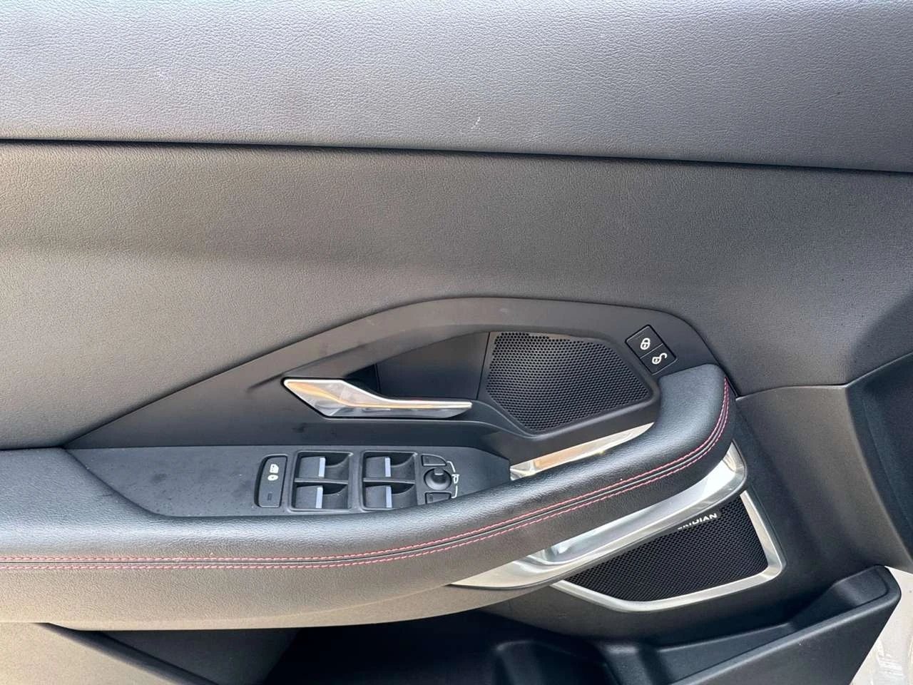 Jaguar E-pace P250 AWD Checkered Flag, снимка 17 - Автомобили и джипове - 56436372