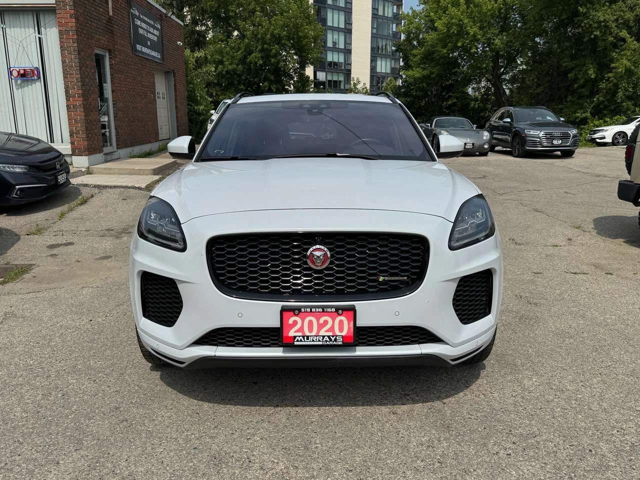 Jaguar E-pace P250 AWD Checkered Flag, снимка 5 - Автомобили и джипове - 56436372