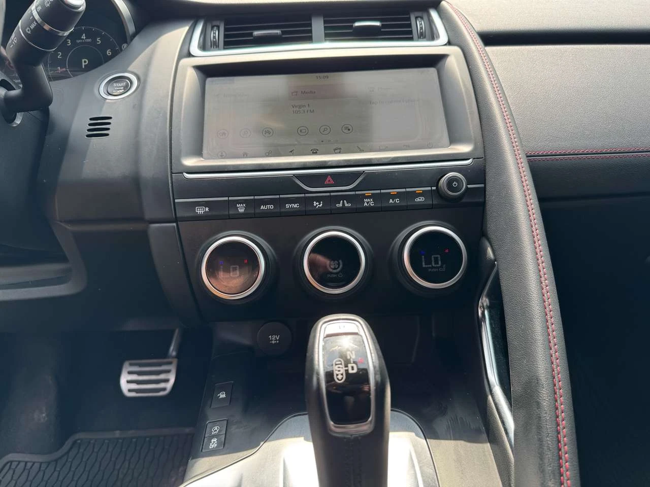 Jaguar E-pace P250 AWD Checkered Flag, снимка 11 - Автомобили и джипове - 56436372