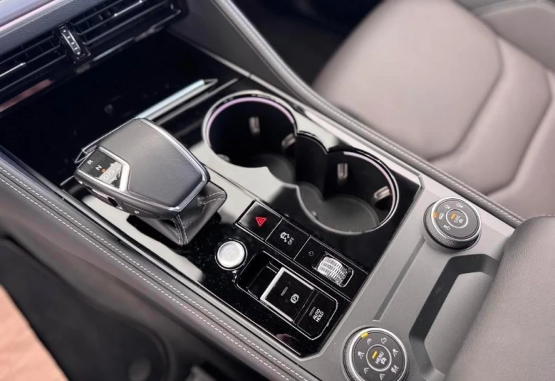 VW Touareg 3.0 TDI R-LINE 4MOTION AIR MATRIX BLACK STYLE , снимка 10 - Автомобили и джипове - 51912827