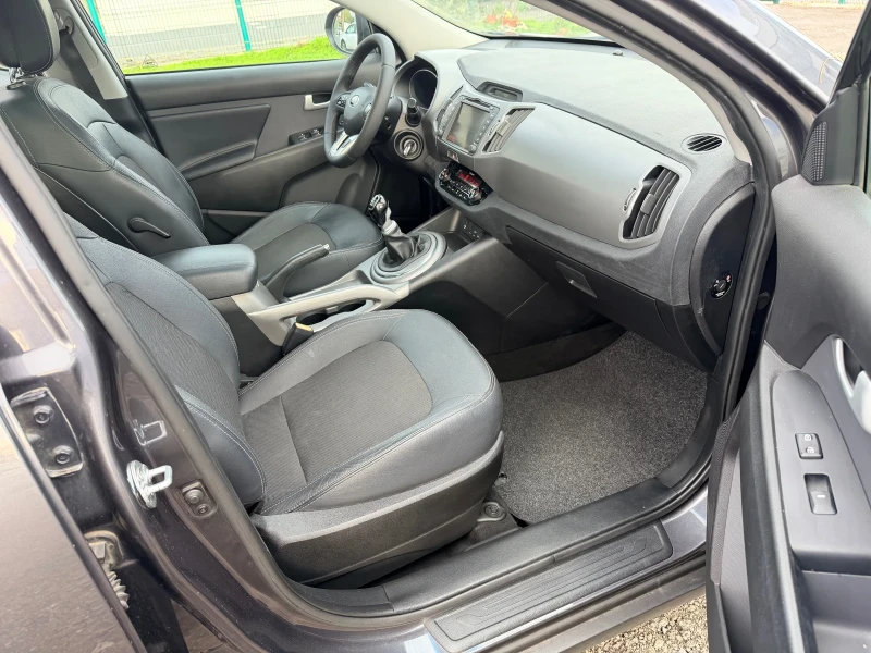 Kia Sportage 1, 7 2wd Premium, снимка 10 - Автомобили и джипове - 52512827