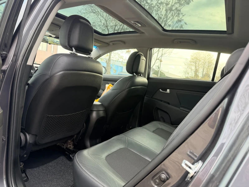 Kia Sportage 1, 7 2wd Premium, снимка 8 - Автомобили и джипове - 52512827