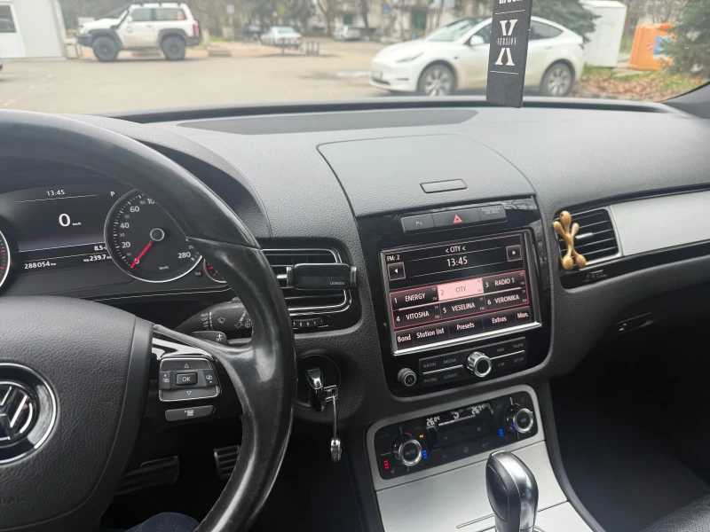 VW Touareg, снимка 9 - Автомобили и джипове - 52645576