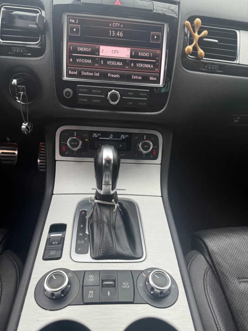 VW Touareg, снимка 10 - Автомобили и джипове - 52645576