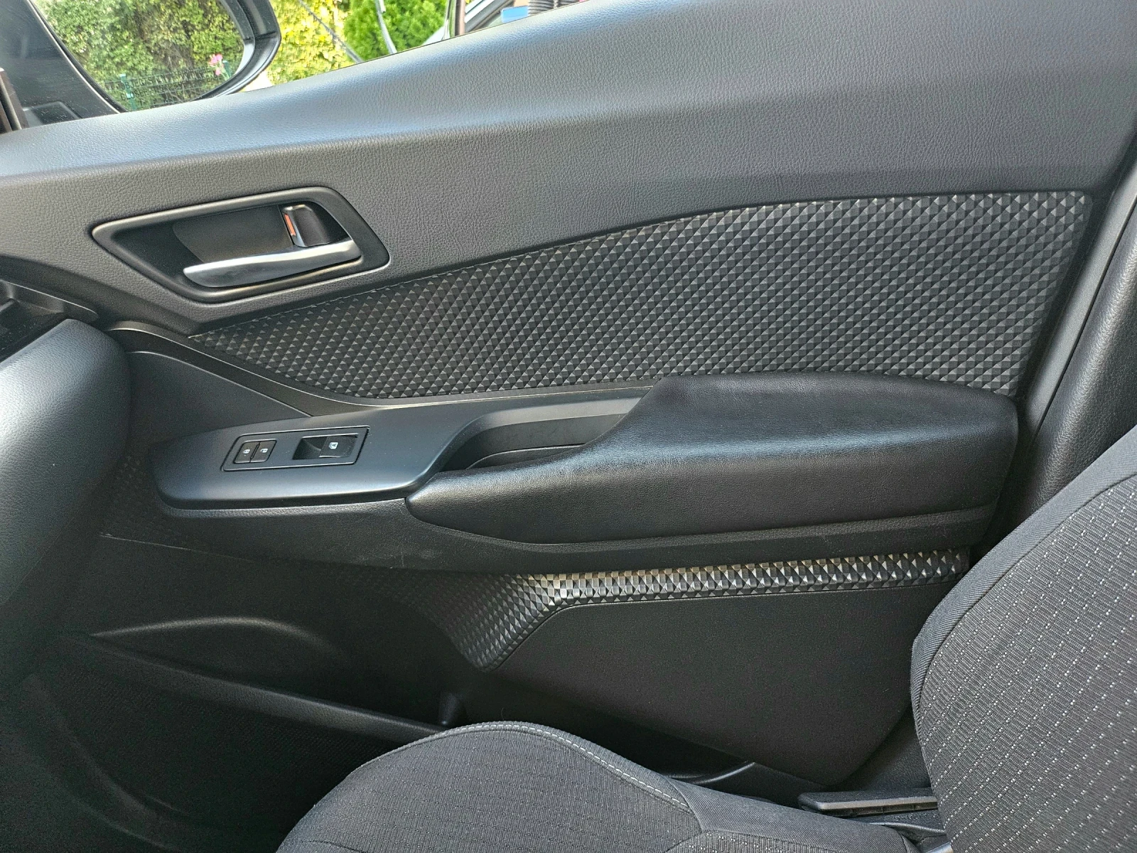 Toyota C-HR 2.0 | Mobile.bg   12