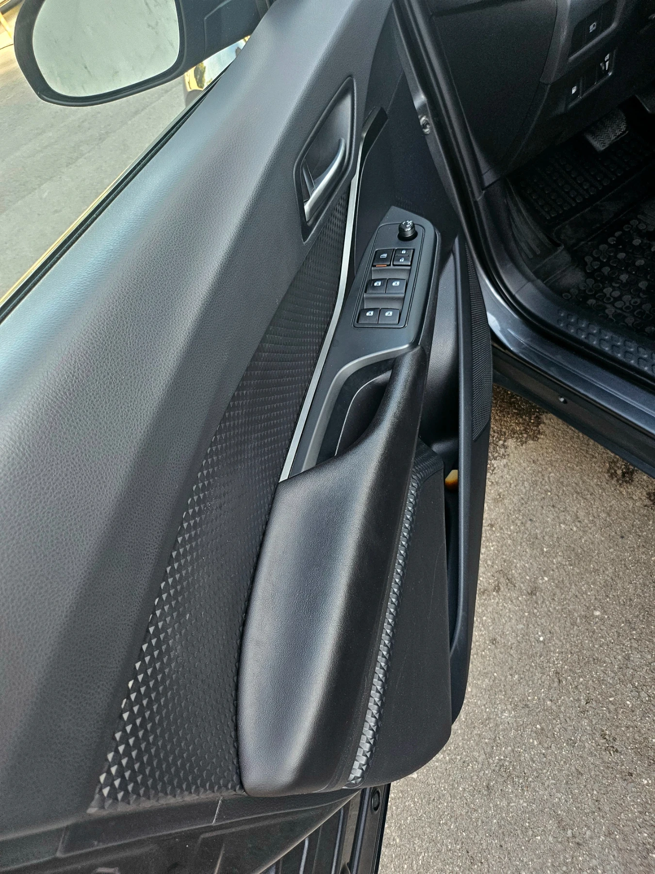 Toyota C-HR 2.0 | Mobile.bg   11