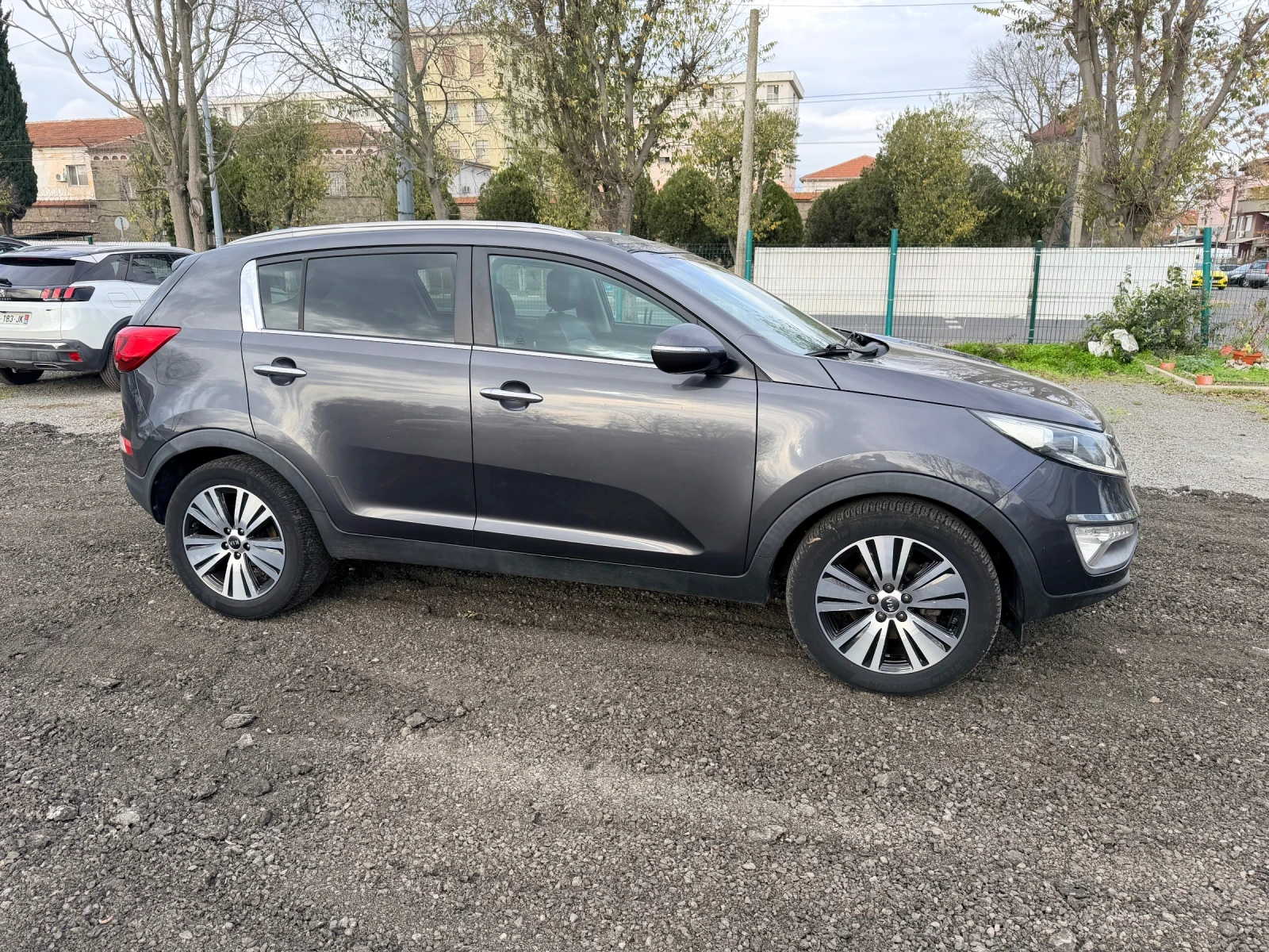 Kia Sportage 1, 7 2wd Premium - изображение 3