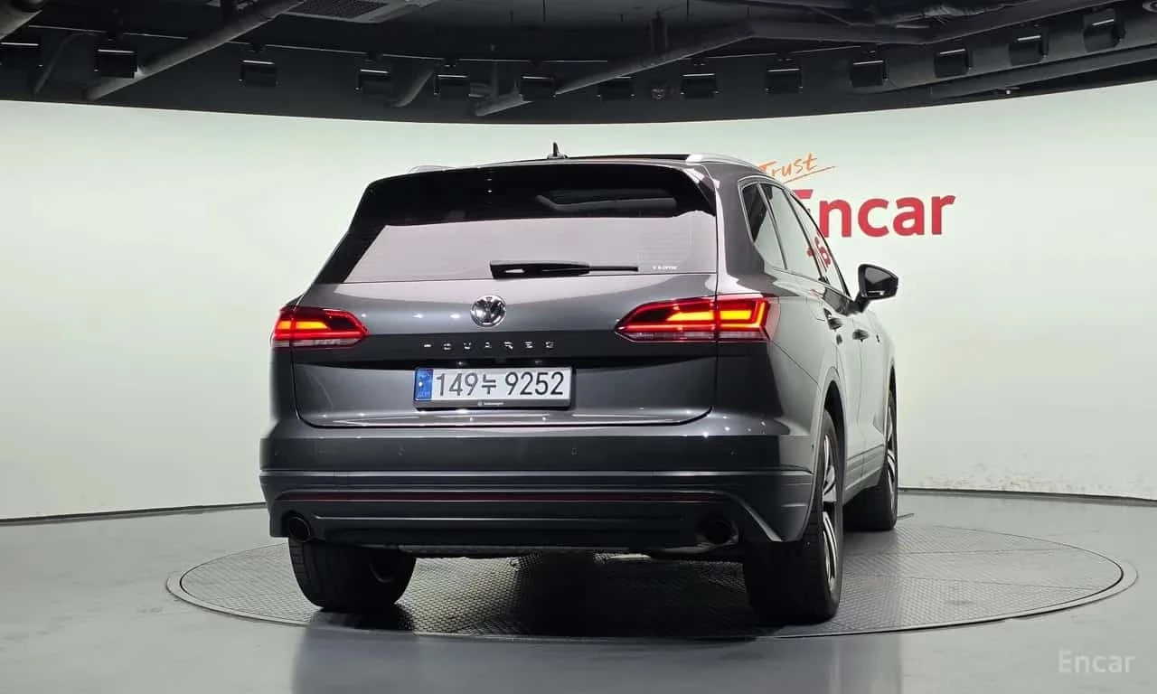 VW Touareg * 3.0 TDI Premium * , снимка 4 - Автомобили и джипове - 56185634
