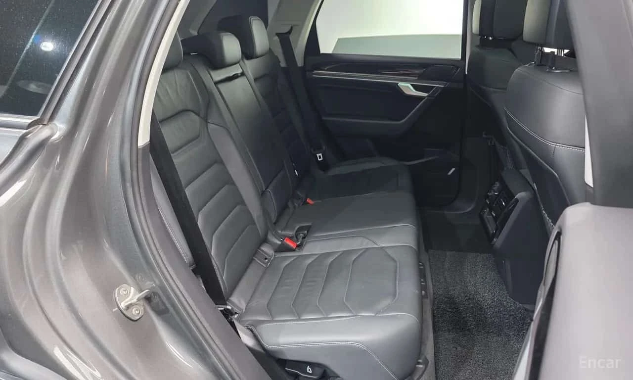VW Touareg * 3.0 TDI Premium * , снимка 12 - Автомобили и джипове - 56185634