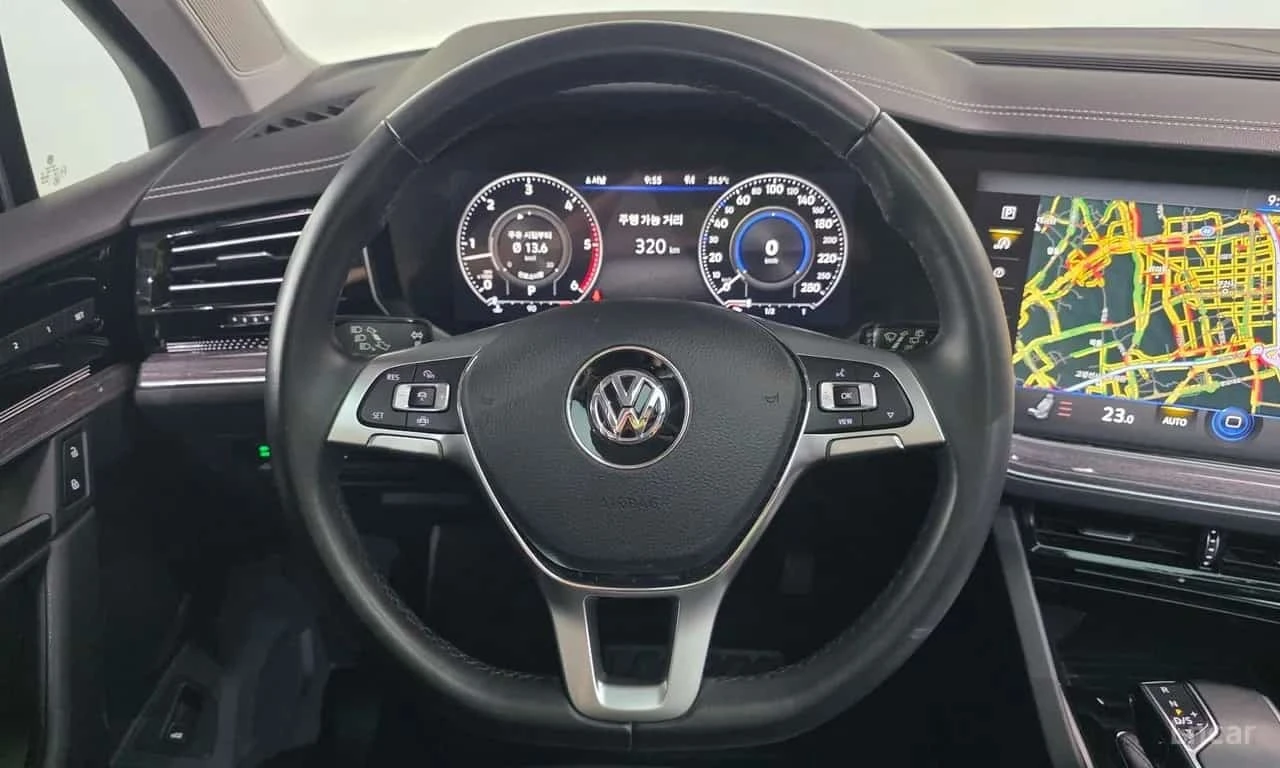 VW Touareg * 3.0 TDI Premium * , снимка 13 - Автомобили и джипове - 56185634
