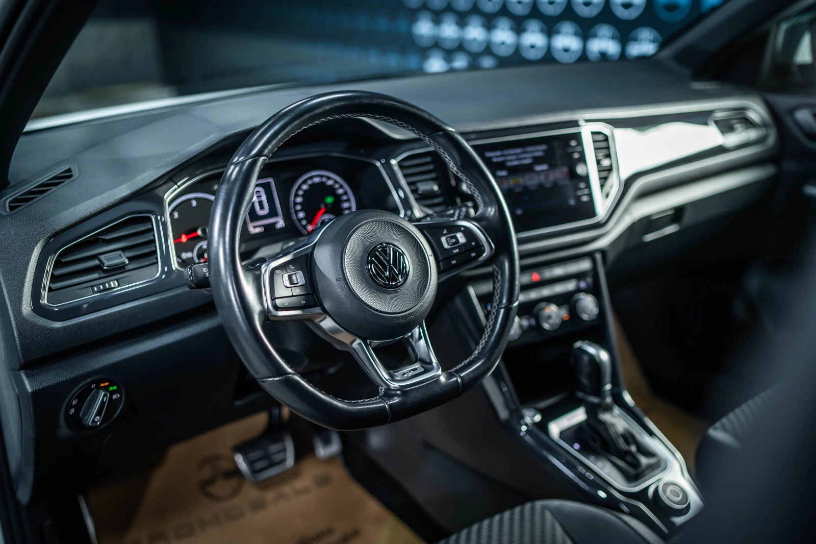 VW T-Roc 2.0 TDI, 4x4, DSG, снимка 8 - Автомобили и джипове - 56272185