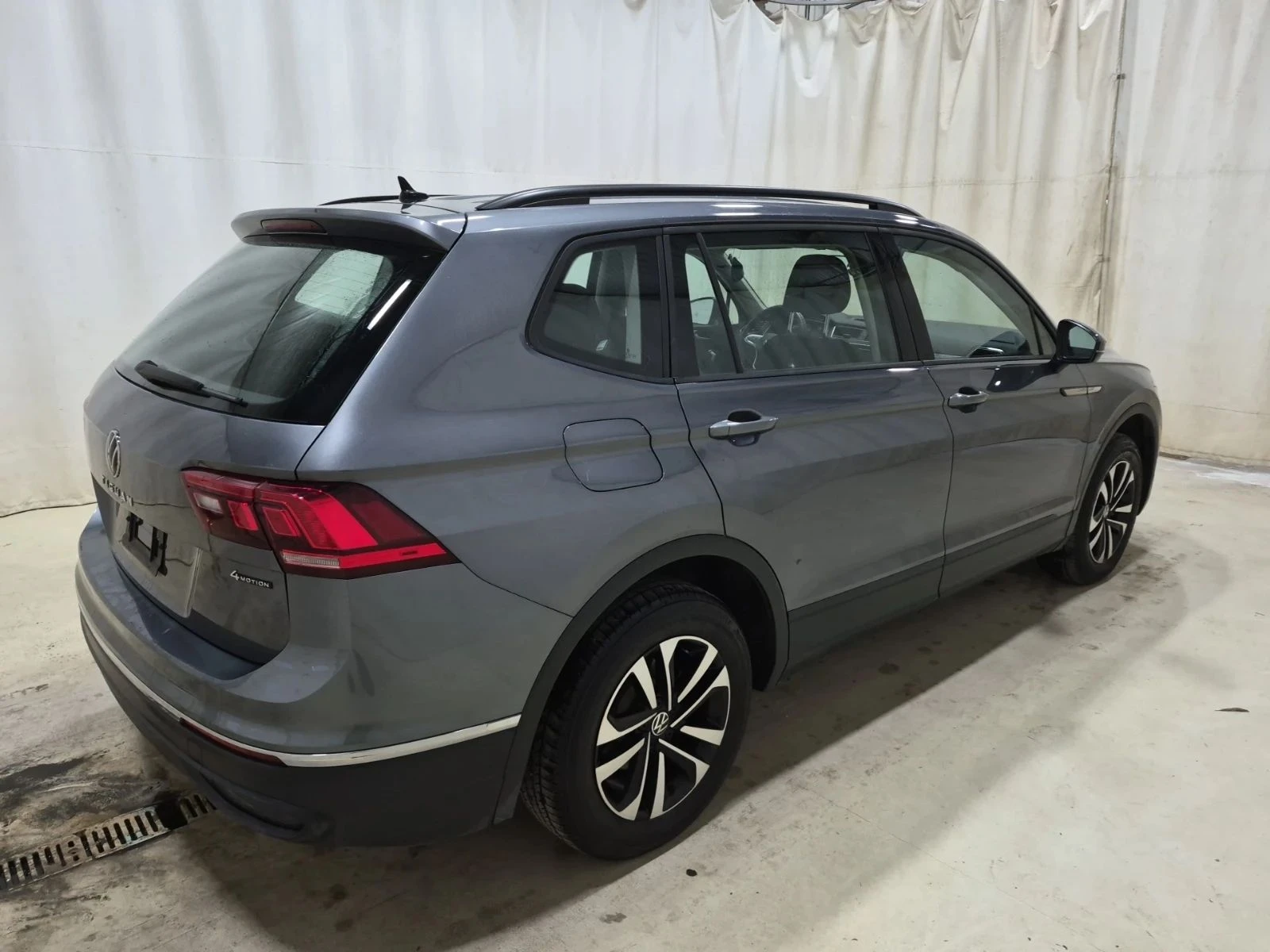 VW Tiguan, снимка 4 - Автомобили и джипове - 56688543