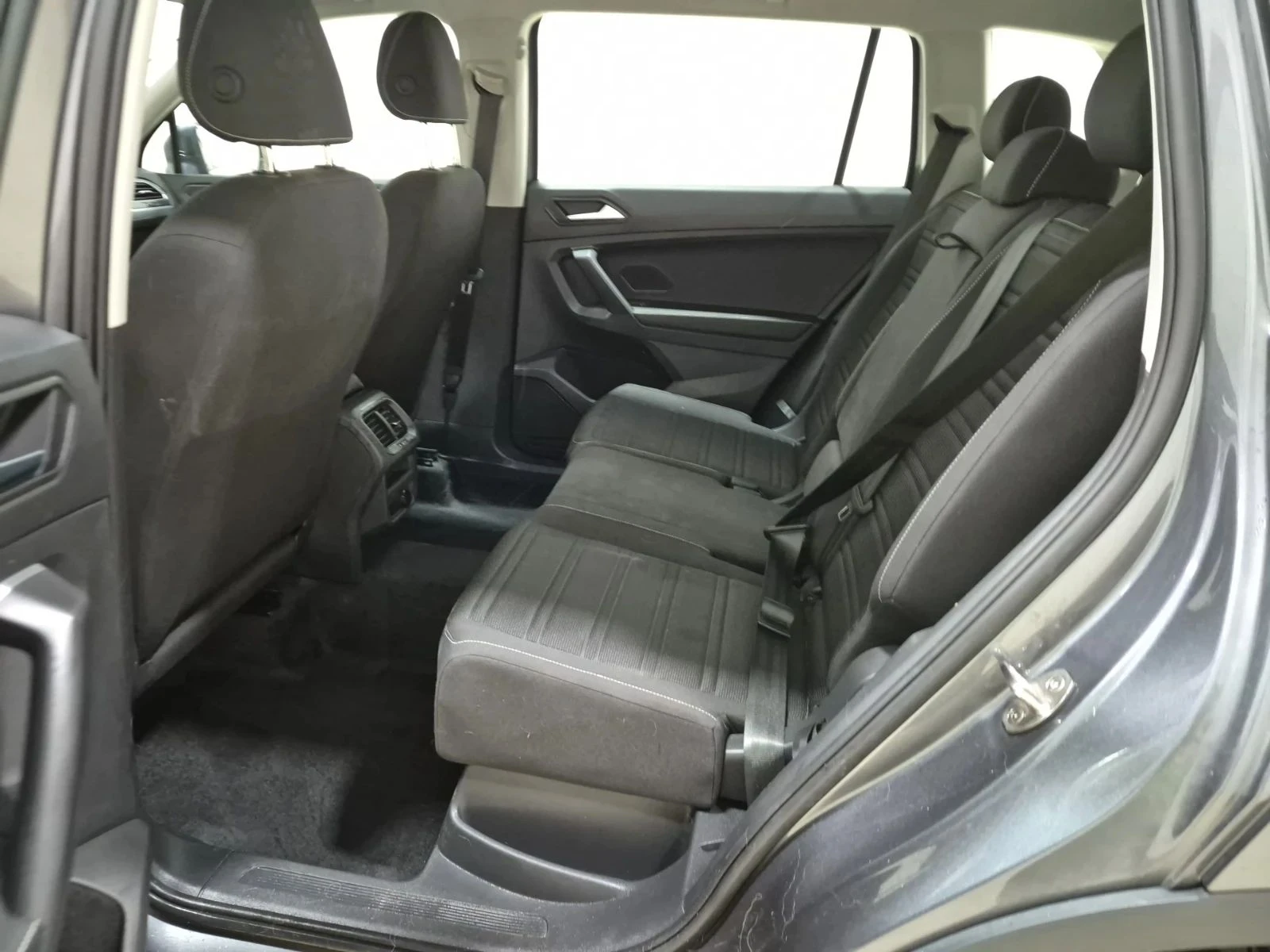 VW Tiguan, снимка 15 - Автомобили и джипове - 56688543