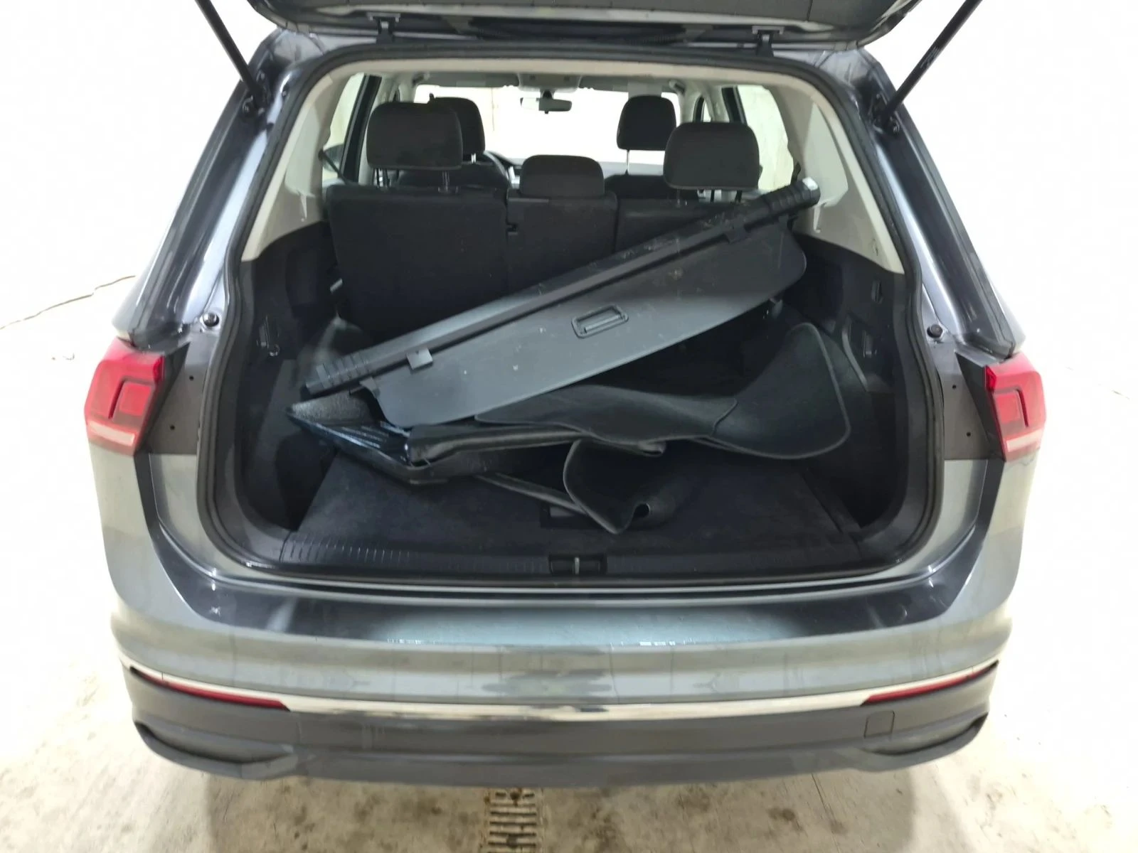 VW Tiguan, снимка 7 - Автомобили и джипове - 56688543