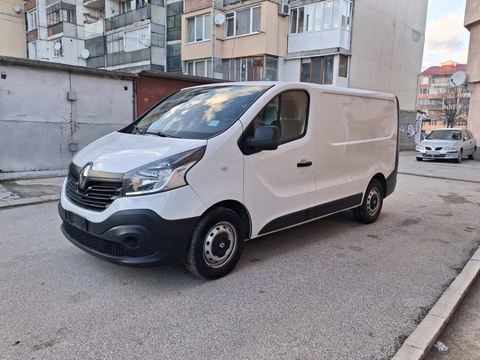 Renault Trafic Professional , снимка 2 - Бусове и автобуси - 54243974