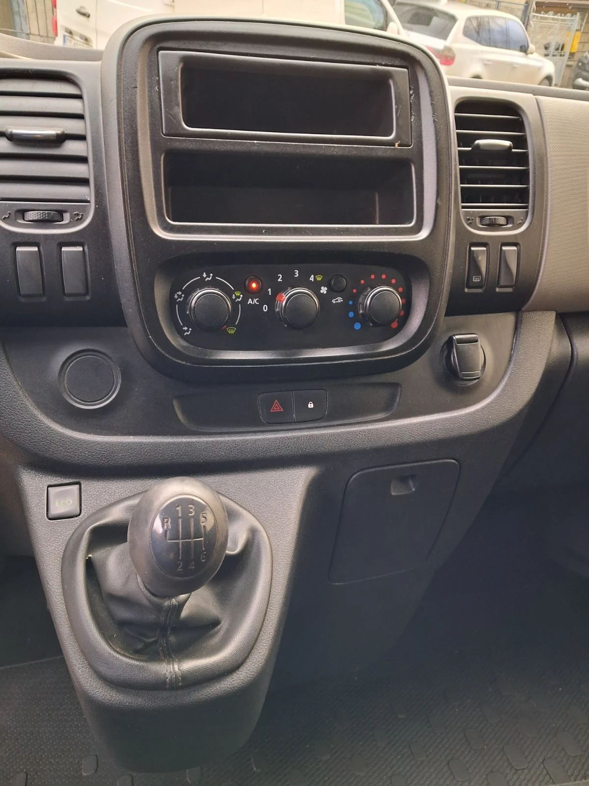 Renault Trafic Professional , снимка 9 - Бусове и автобуси - 54243974