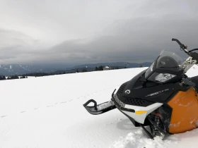  Ski-Doo Summit