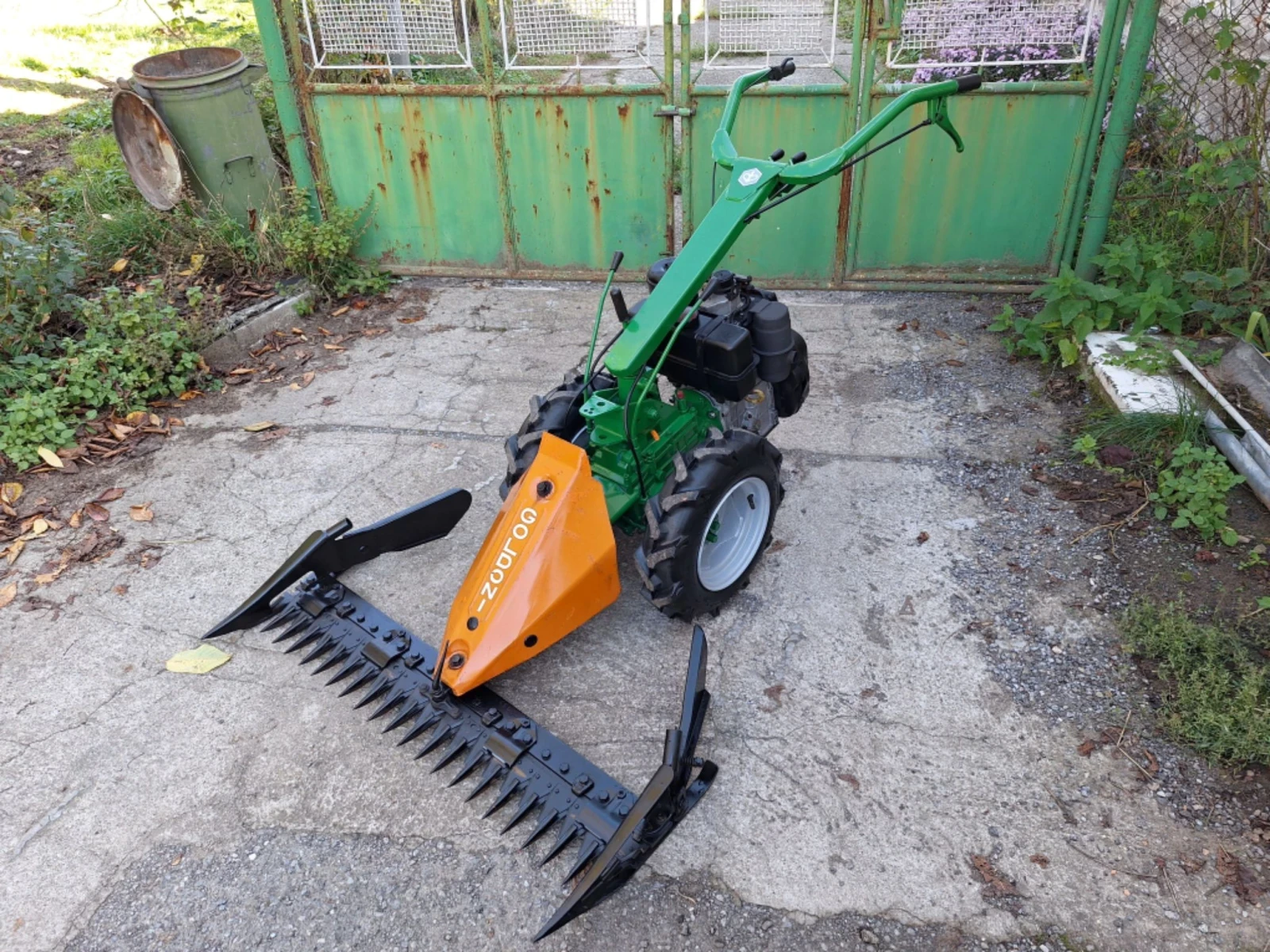 Сенокосачка Друга марка Палцова косачка дизел двуколка планинска 12к.с.