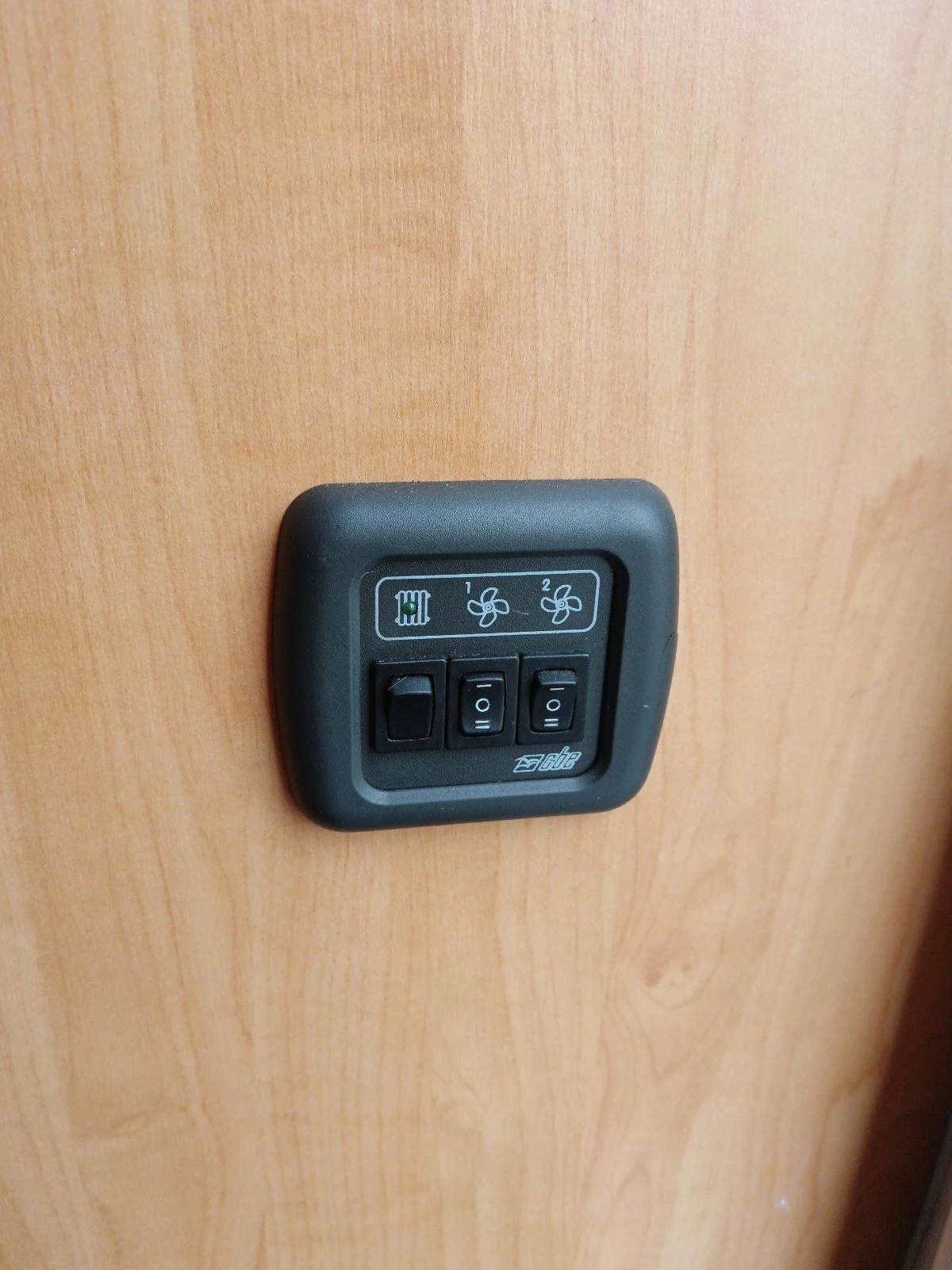 Кемпер Challenger Eden 602, снимка 16 - Каравани и кемпери - 53889995