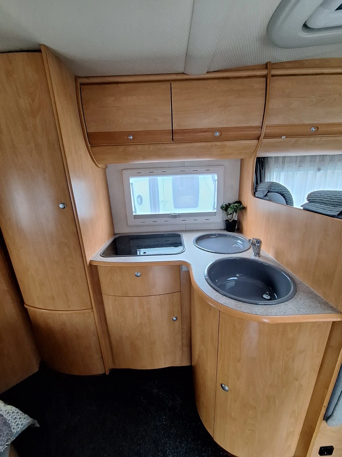 Кемпер Challenger Eden 602, снимка 11 - Каравани и кемпери - 53889995