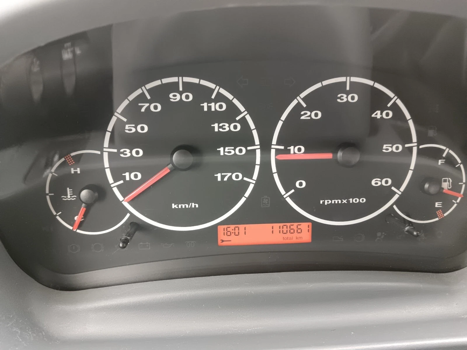 Кемпер Challenger Eden 602, снимка 6 - Каравани и кемпери - 53889995