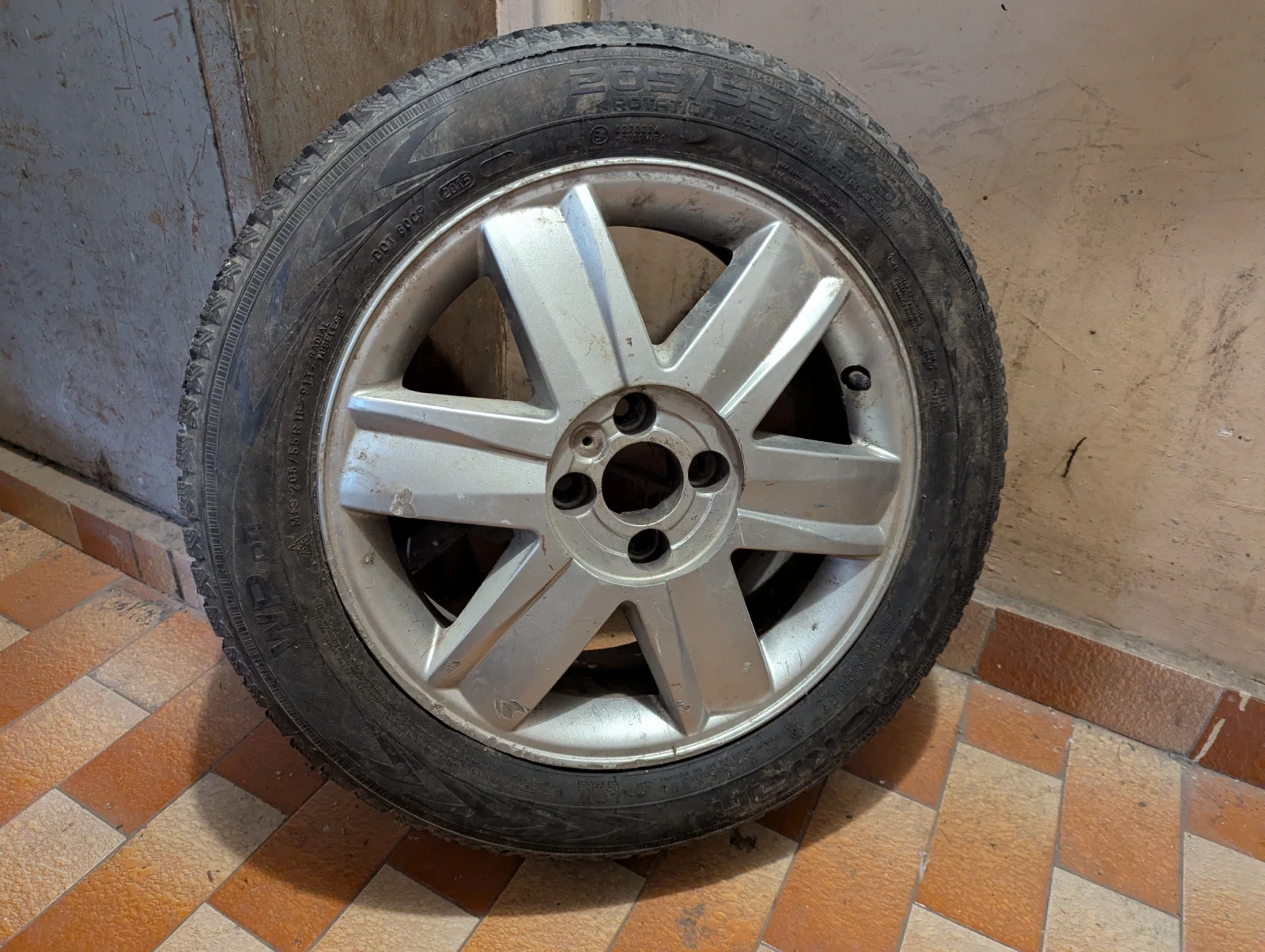 Оригинални френски джанти за Рено (Renault) 16" 4х100 с гуми 205/55/16 ET49, 6.5J, снимка 3 - Части - 55515589