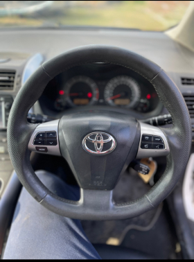 Toyota Auris 1.6 Valvematic 132к.с НА ЧАСТИ НАВИГАЦИЯ, снимка 13