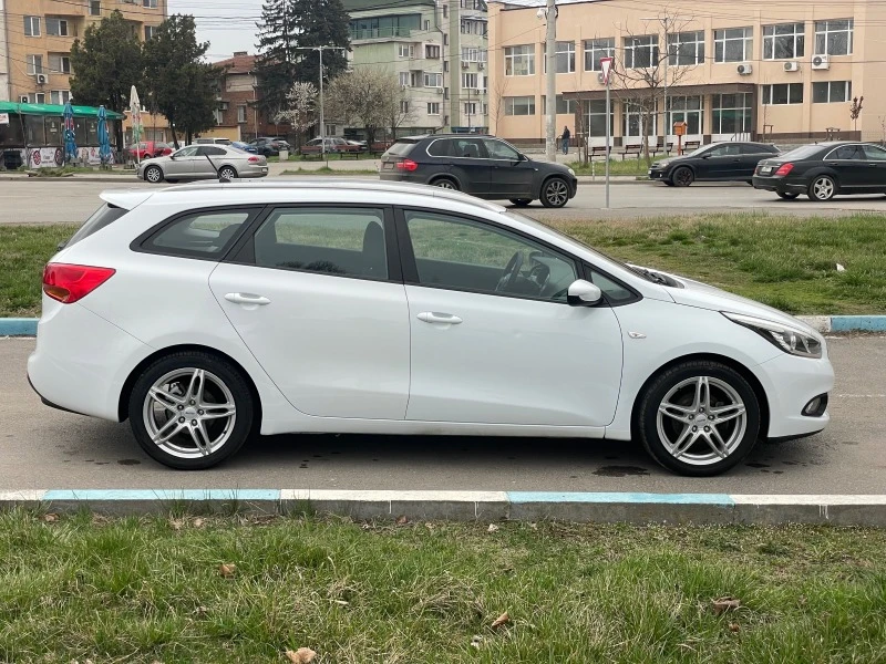 Kia Ceed 1.4Бензин, снимка 4 - Автомобили и джипове - 44670324