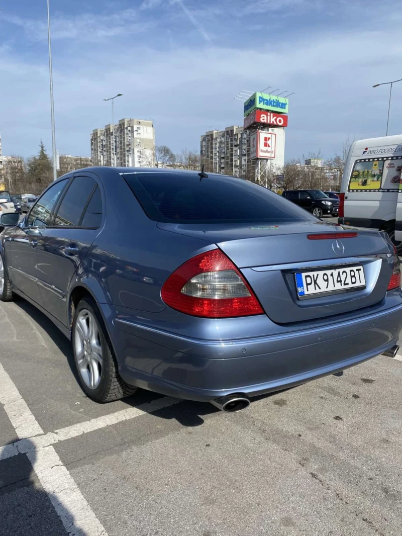 Mercedes-Benz E 270 2.7 CDI, снимка 4 - Автомобили и джипове - 49451565