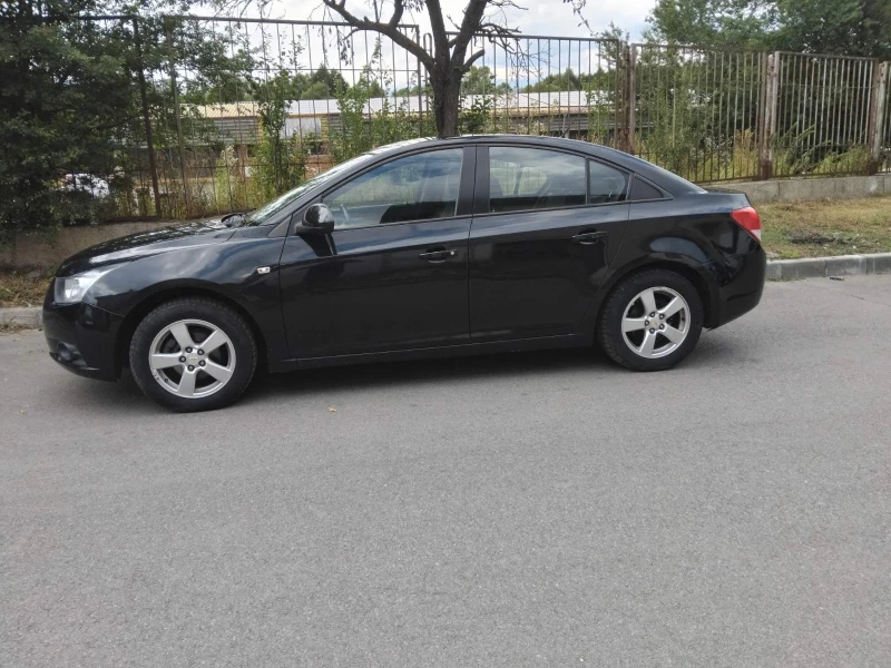 Chevrolet Cruze, снимка 2 - Автомобили и джипове - 52437983