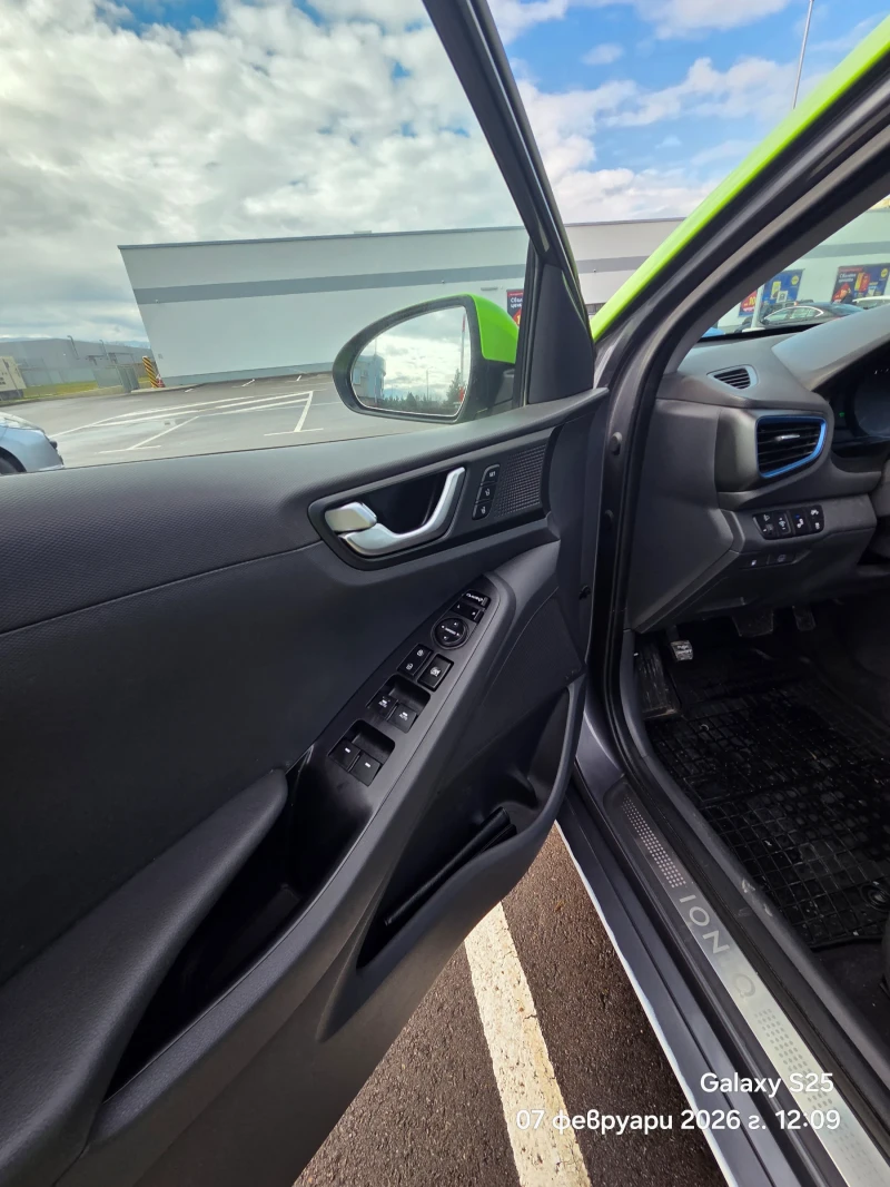 Hyundai Ioniq 1.6 GDI Hybrid , снимка 13 - Автомобили и джипове - 53391582