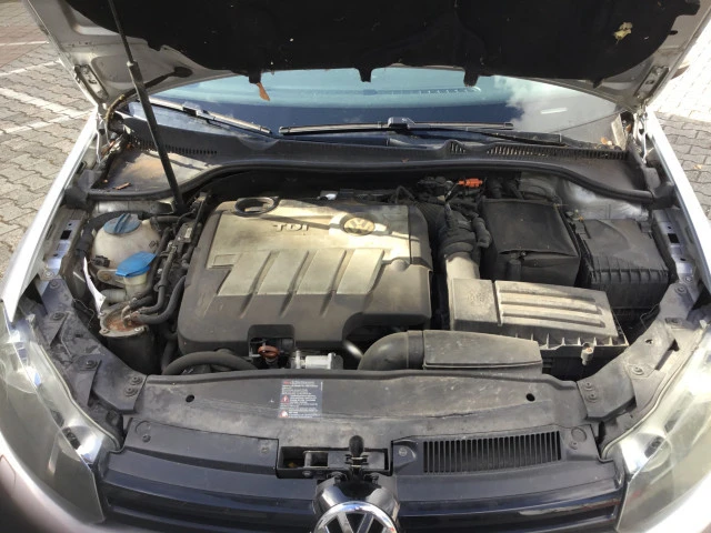 VW Golf 2.0TDI Германия Климатроник Подгрев Парктроник Е5, снимка 7 - Автомобили и джипове - 54155721