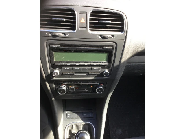 VW Golf 2.0TDI Германия Климатроник Подгрев Парктроник Е5, снимка 6 - Автомобили и джипове - 54155721