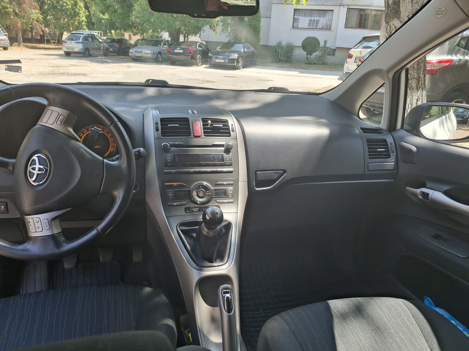 Toyota Auris  - изображение 9