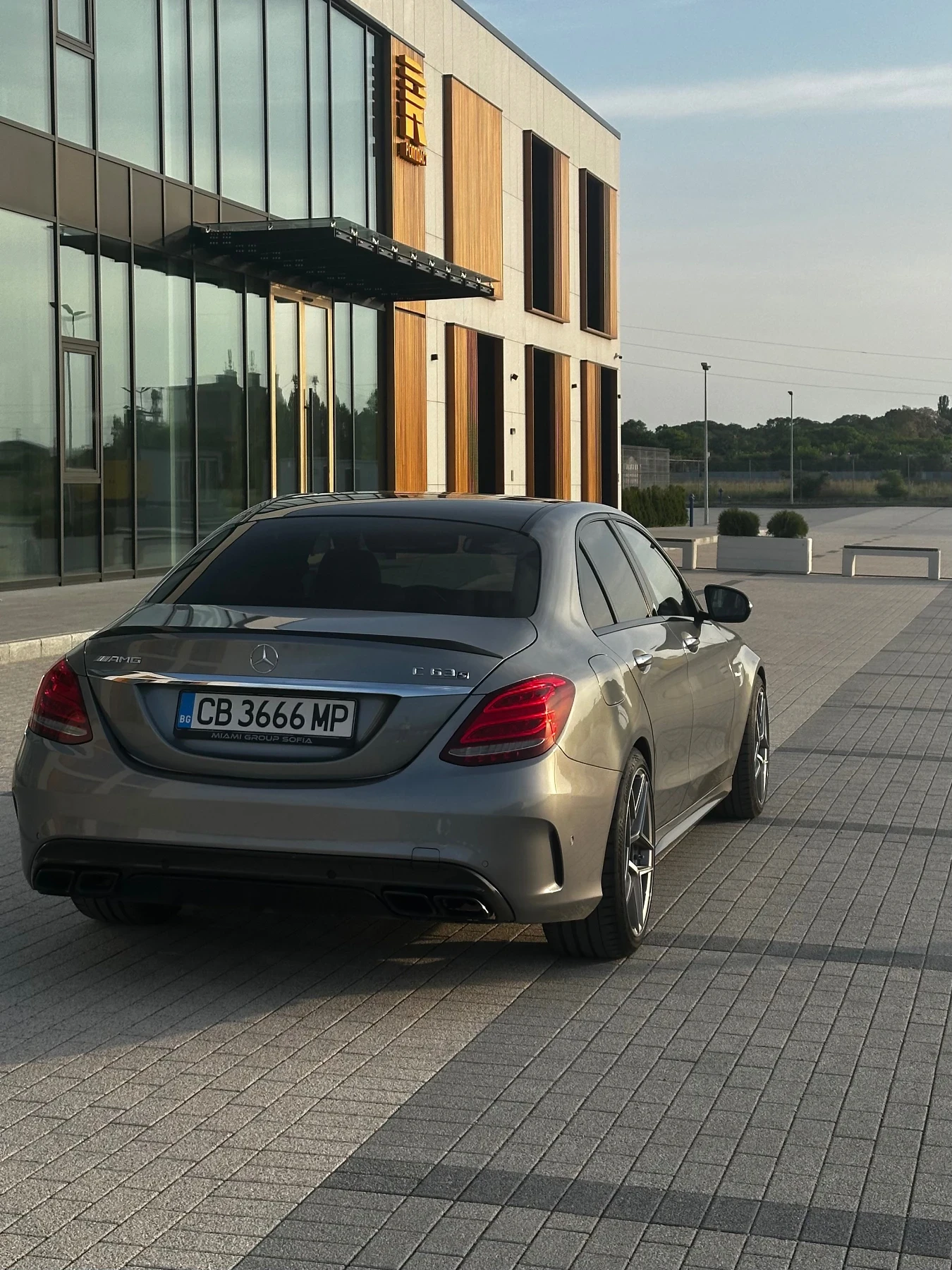 Mercedes-Benz C 63 AMG S - изображение 2