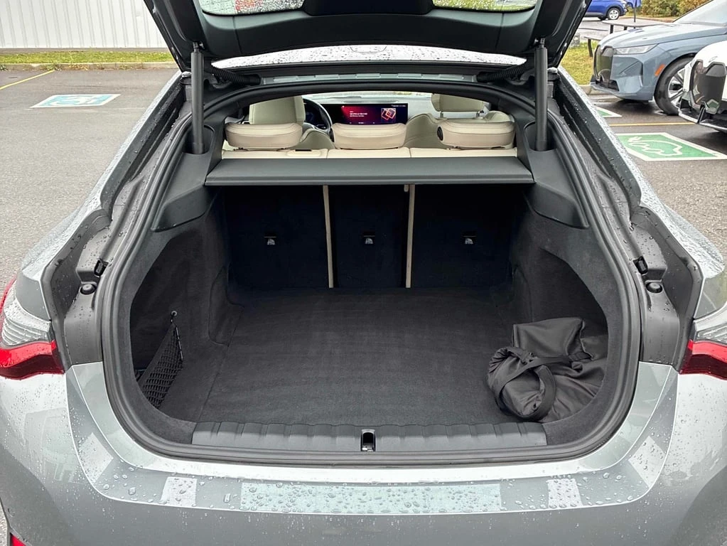 BMW i4 * eDrive40 * CARFAX *    | Mobile.bg   13