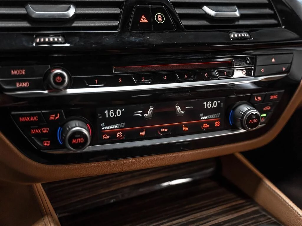 BMW 530 530i xDrive| M SPORT| EXCLUSIVE| HEADS UP| BLINDSP | Mobile.bg � ����������� 16