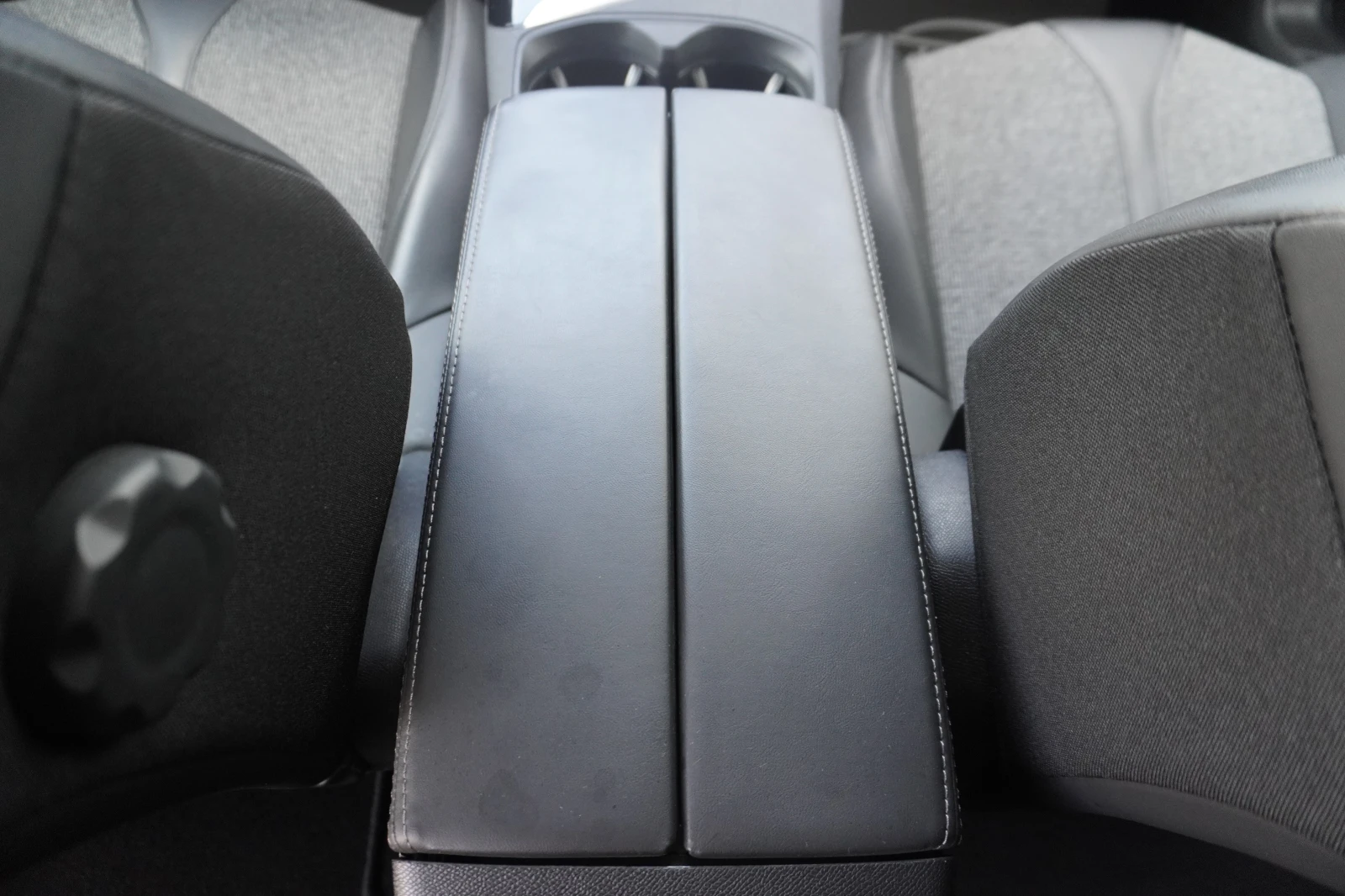 Peugeot 5008 1.6 BlueHdi/GRIP CONT/KEYLESSGO/BSM/7МЕСТ-КАТО НОВ, снимка 16 - Автомобили и джипове - 53861043