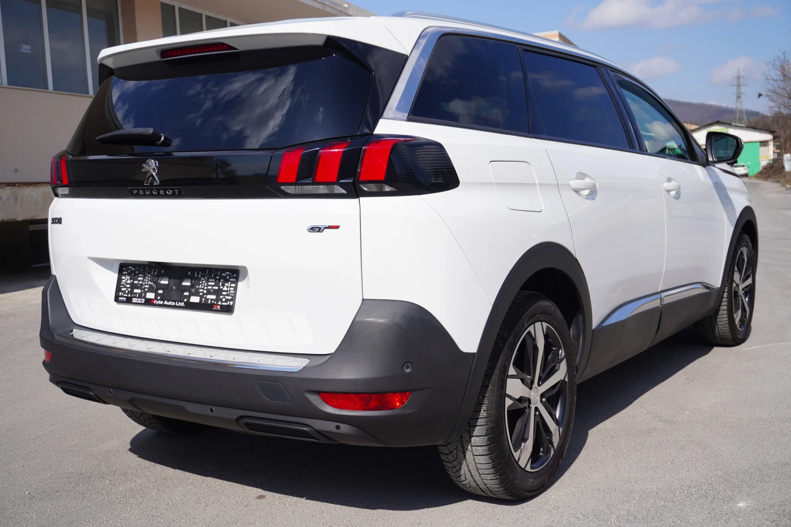 Peugeot 5008 1.6 BlueHdi/GRIP CONT/KEYLESSGO/BSM/7МЕСТ-КАТО НОВ, снимка 5 - Автомобили и джипове - 53861043