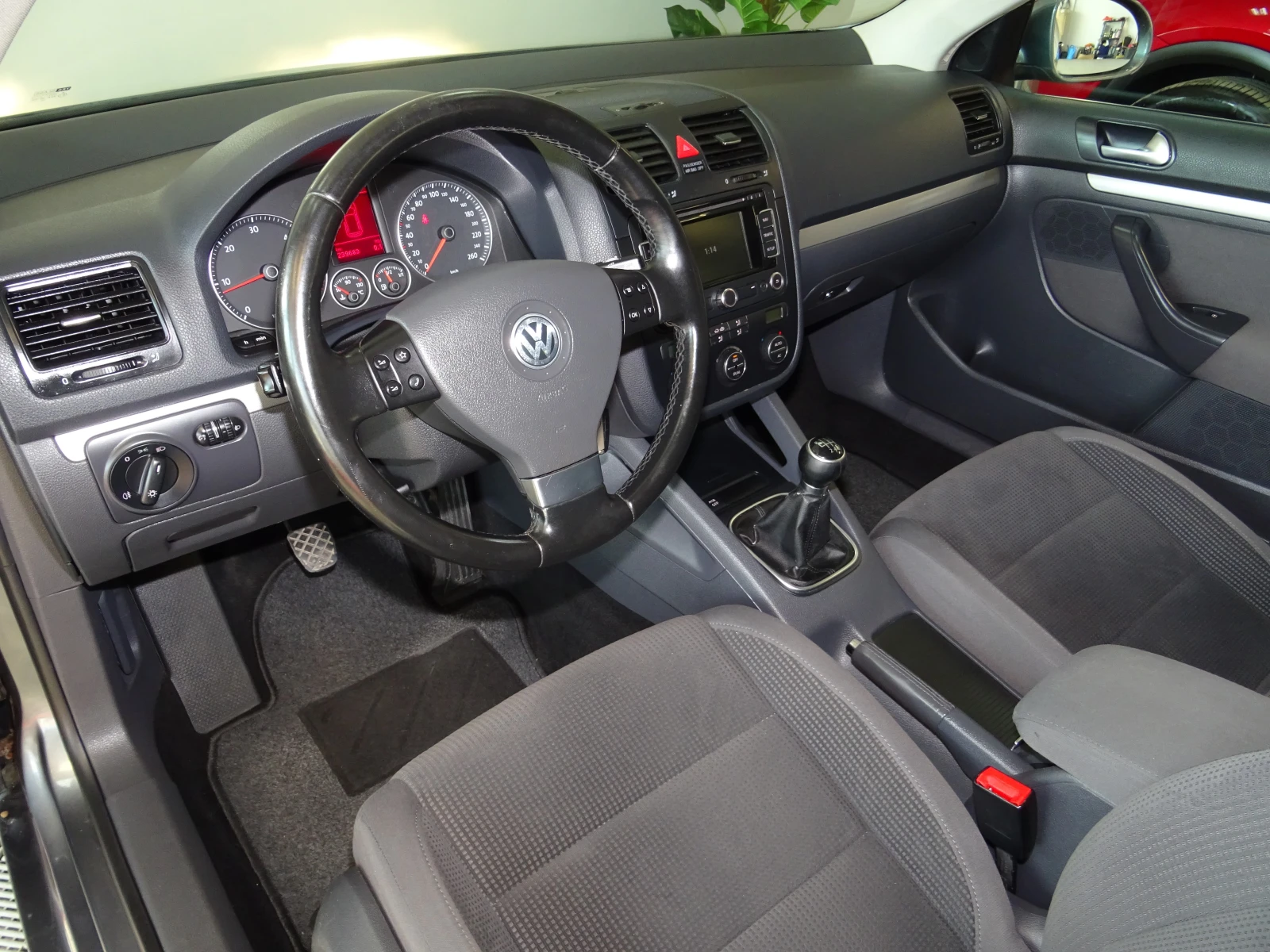 VW Golf 2.0TDI 140кс, снимка 9 - Автомобили и джипове - 53976502