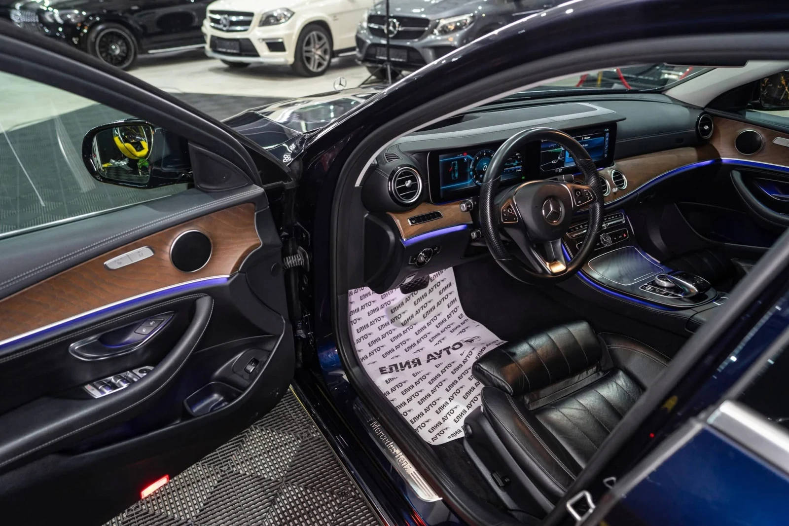 Mercedes-Benz E 350 D 4MATIC SPORT PACK LED DIGITAL HUD ЛИЗИНГ 100%, снимка 11 - Автомобили и джипове - 54039096