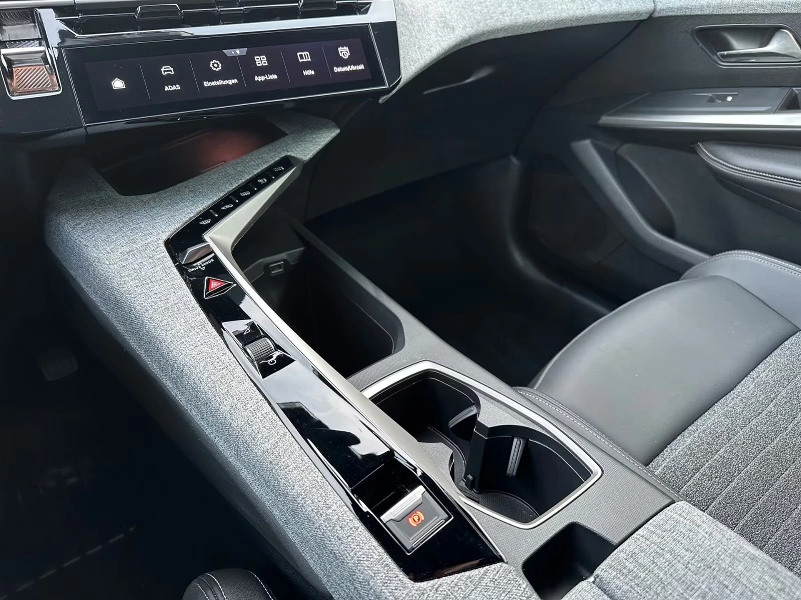 Peugeot 5008 ALLURE/136HP/7S/360/ACC/NAVI/DIGI/CPLAY/KLESS/264q, снимка 13 - Автомобили и джипове - 54439836