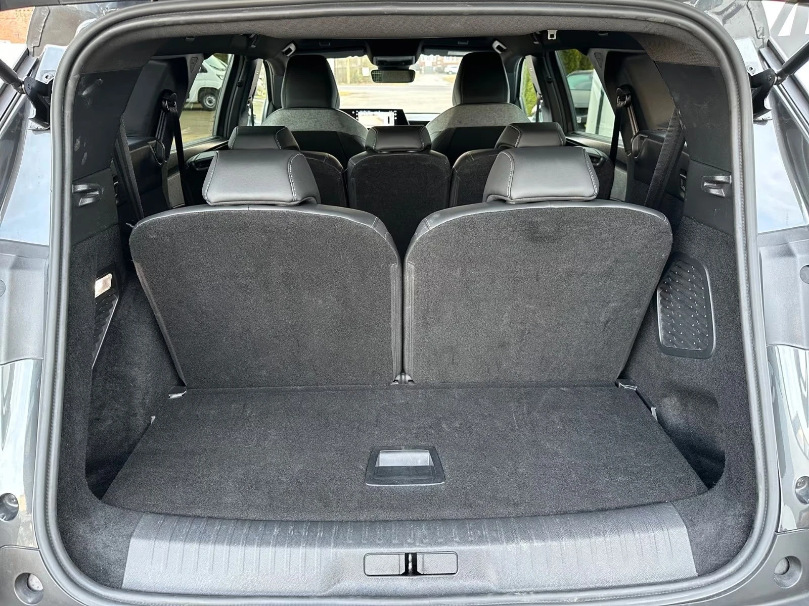 Peugeot 5008 ALLURE/136HP/7S/360/ACC/NAVI/DIGI/CPLAY/KLESS/264q, снимка 16 - Автомобили и джипове - 54439836